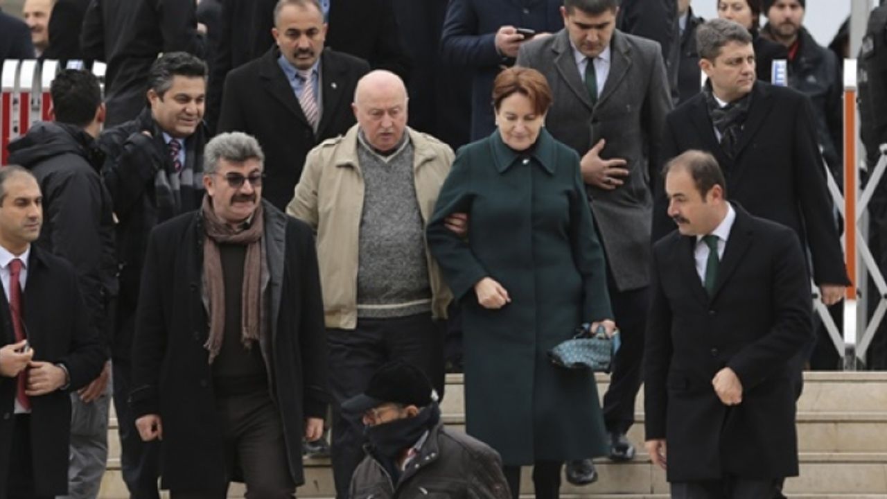 Akşener: Tuncer benimle evlenmek için evden kaçtı