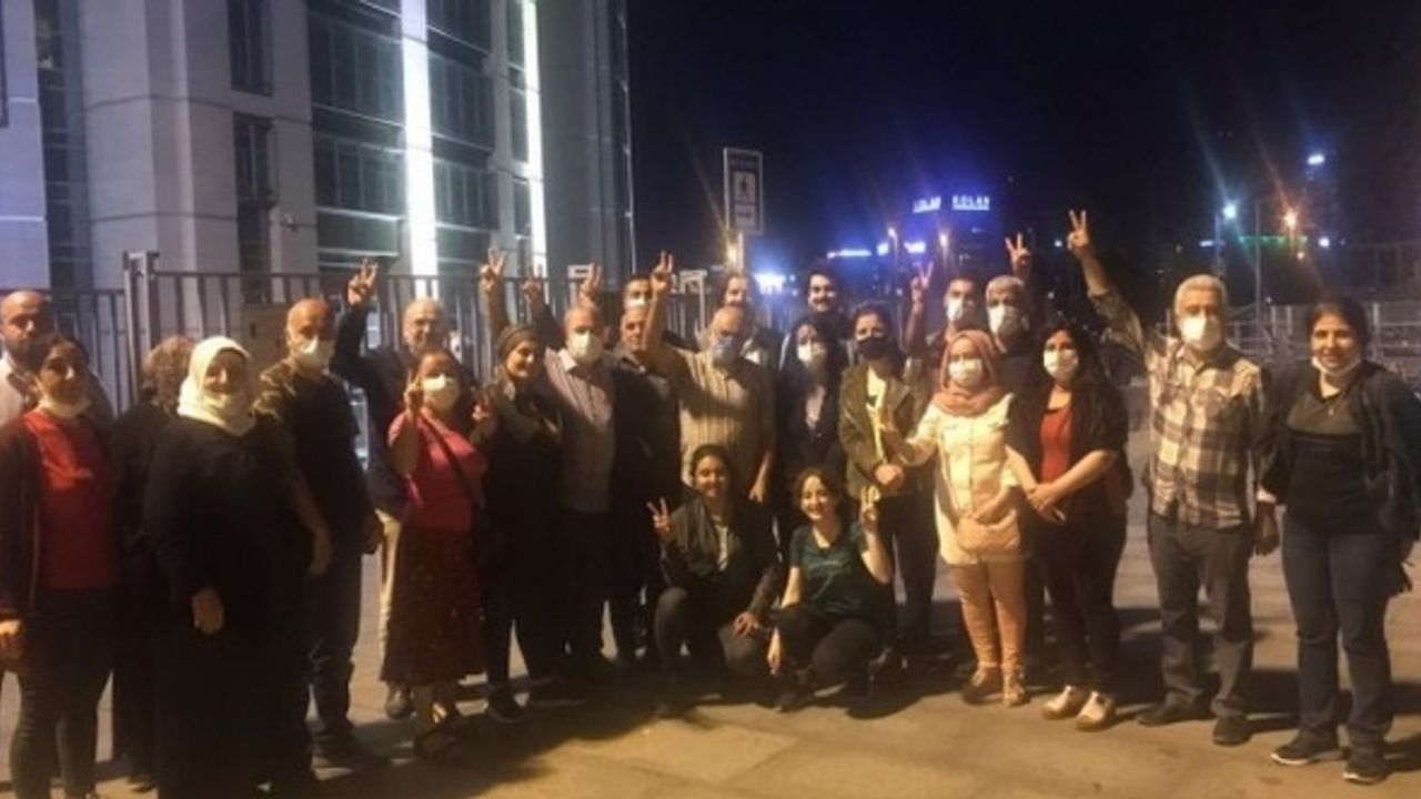 HDP’li yöneticiler parti çalışmaları gerekçesiyle tutuklandı
