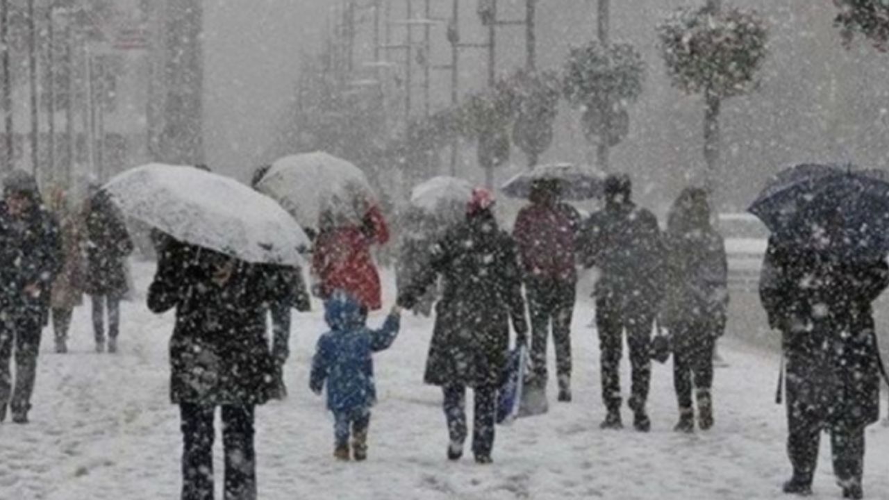 Meteoroloji tarih verdi: İstanbul'a yeniden kar geliyor