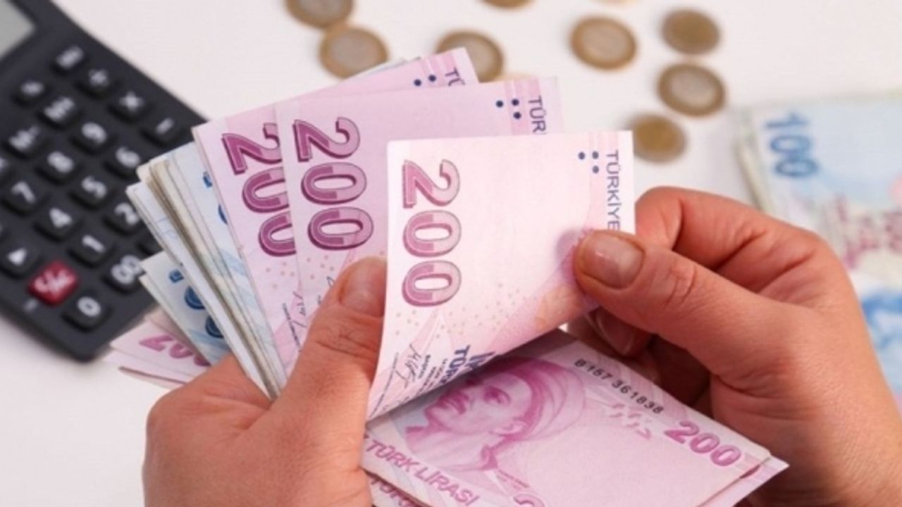 AKP'li vekilden 'asgari ücret' açıklaması: Verdiğimiz zamlar enflasyonla eridi