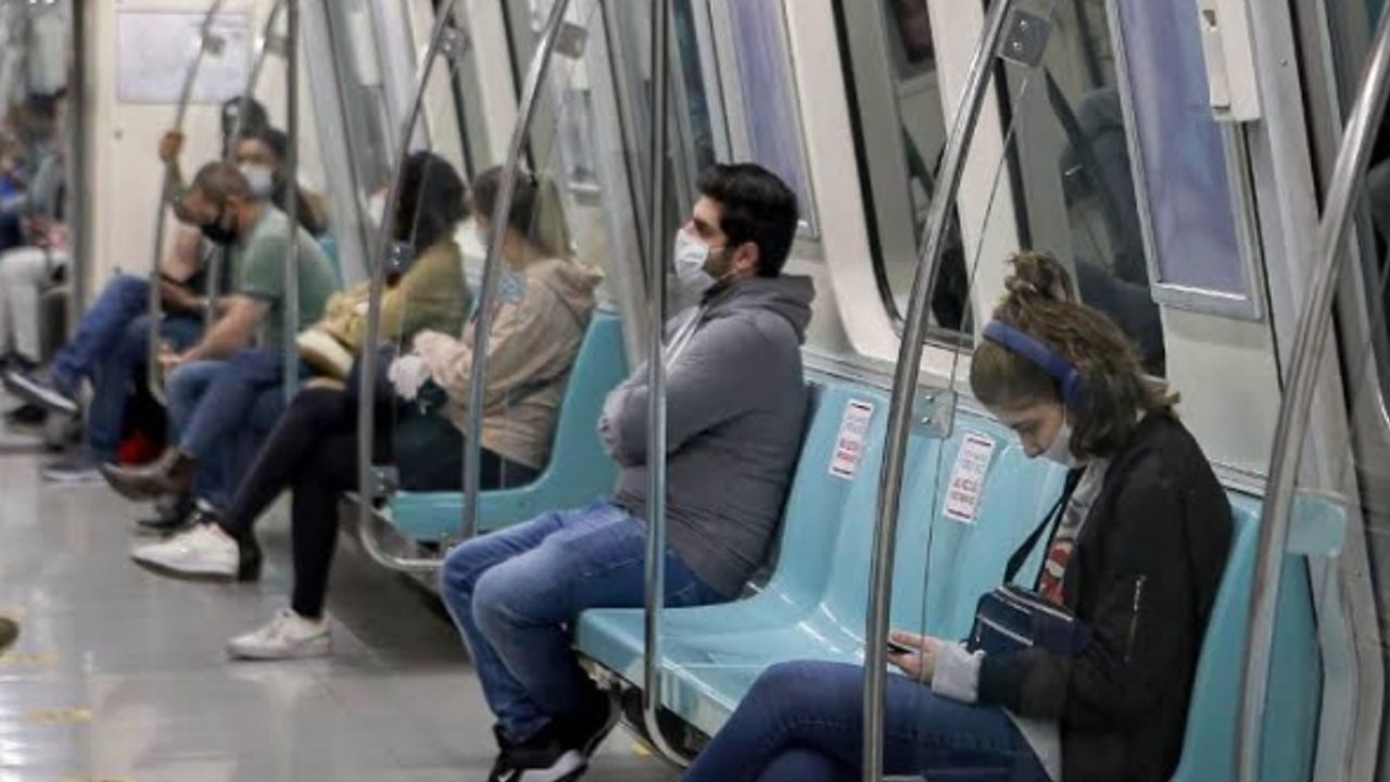 Bakan Koca duyurdu: Toplu taşıma araçlarında maske takmanın mecburi olmaktan çıktı