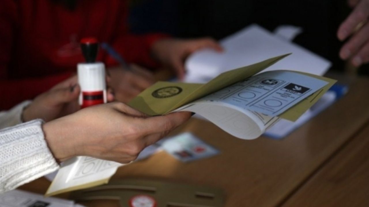 İlk kez oy verecek genç seçmen anketi: CHP ve AKP arasında büyük fark