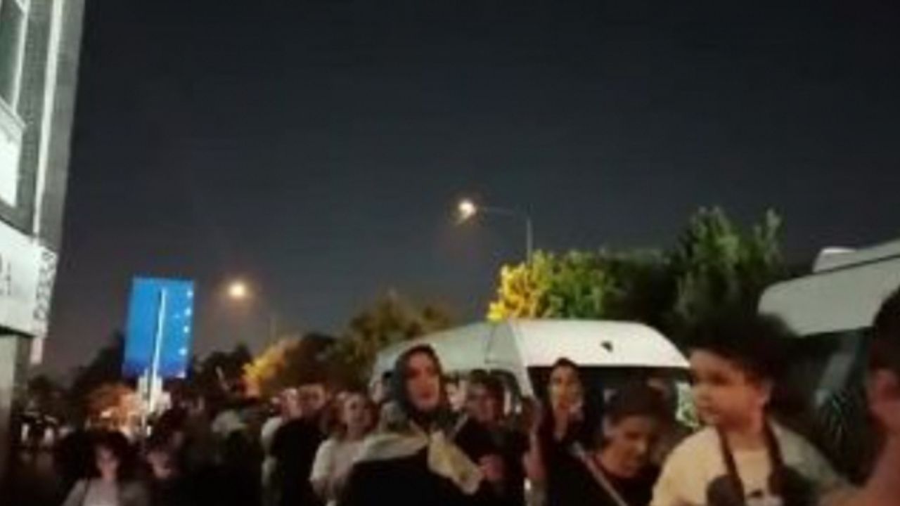 Halk AKP’li başkanı protesto etmek için gece sokağa çıktı