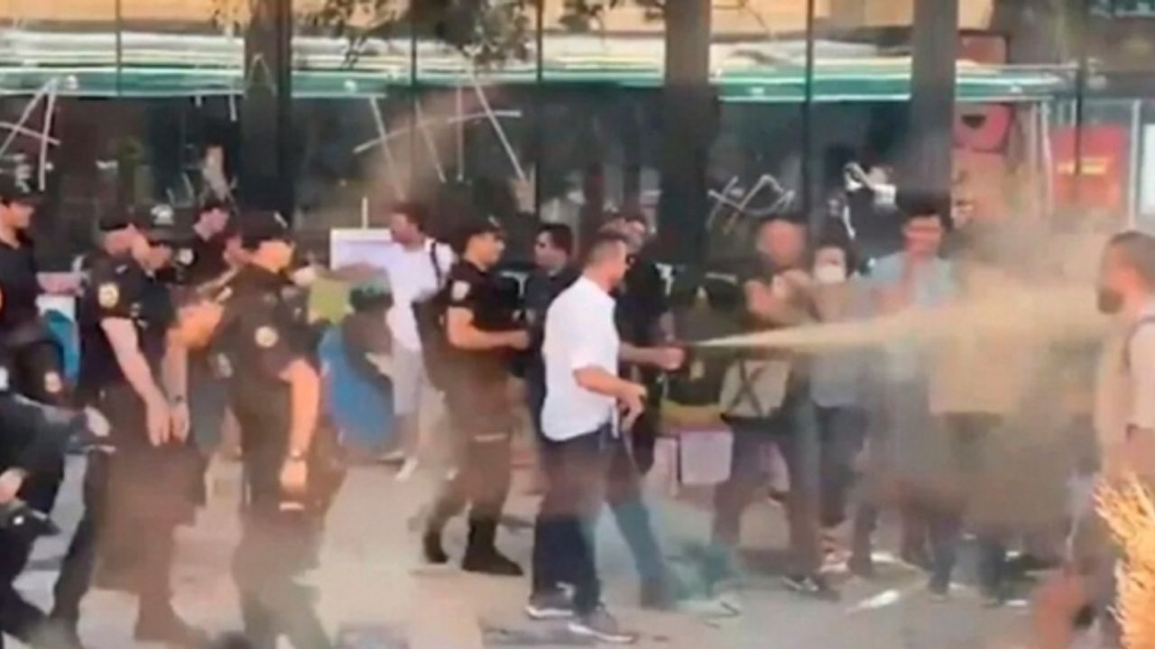 Polisten bakanlığa yürümek isteyen öğretmenlere biber gazlı müdahale: Kılıçdaroğlu'ndan sert tepki 