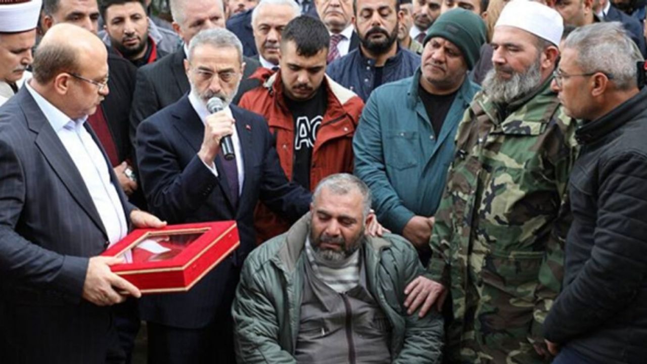 Bakan yardımcısı Ayşenur öğretmenin cenazesinde konuştu: Öğretmenlik yapıp ölse sadece öğrencileri bilecekti
