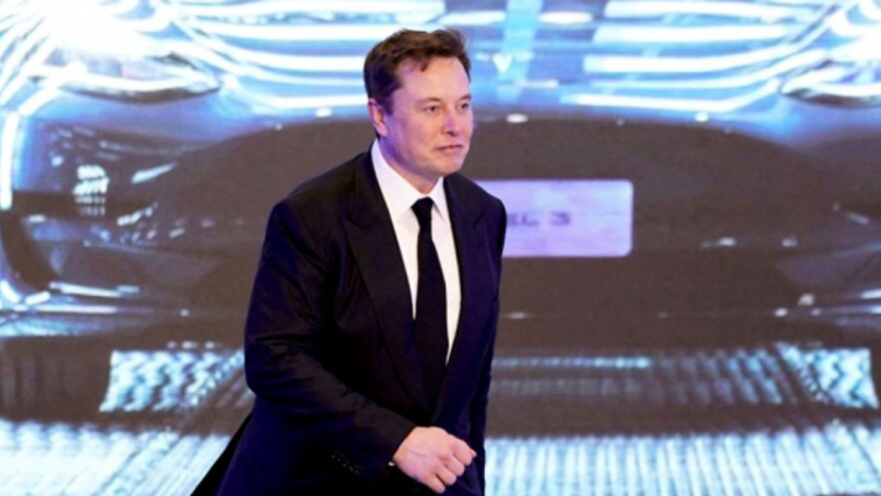 Musk'tan Tesla çalışanlarına mesaj: 'Hisselerin yüzde 70 değer kaybetmesine üzülmeyin, en değerli şirket olacağız'