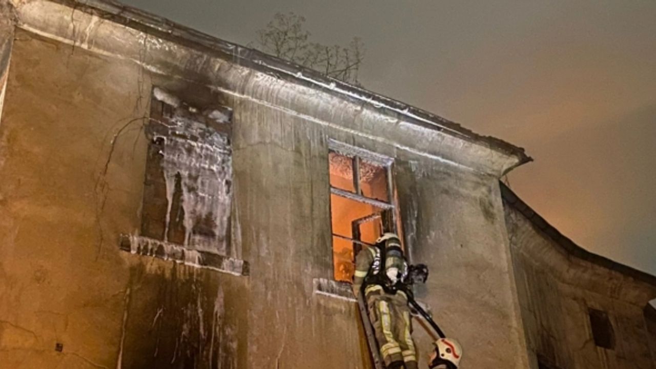 İstanbul’da kilisede yangın: 2 kişi hayatını kaybetti