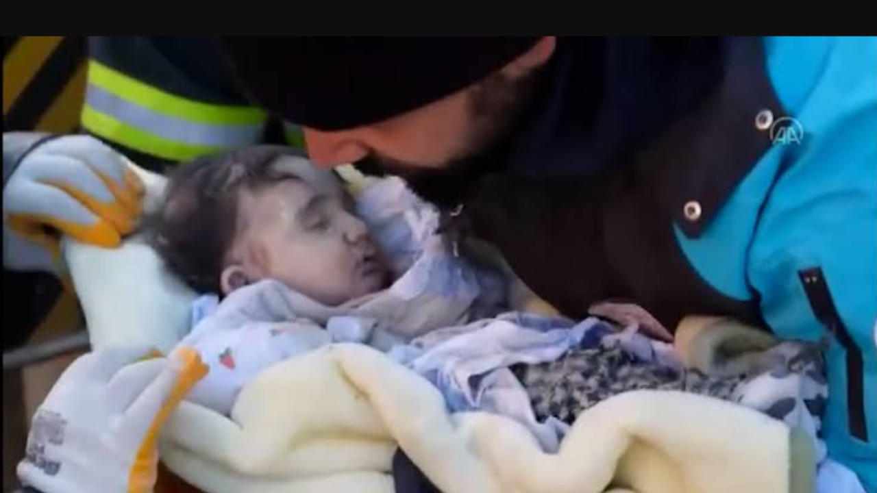 Urfa'da 1 yaşındaki çocuk enkazdan 53 saat sonra kurtarıldı