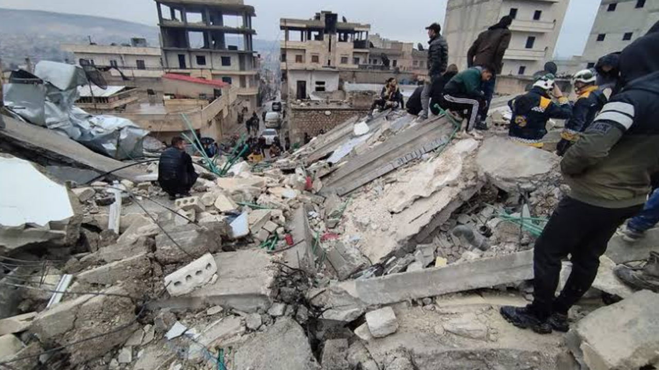 Suriye'de 2 bin 500'den fazla ölü: 'Batı yaptırımları felaketi körükledi'