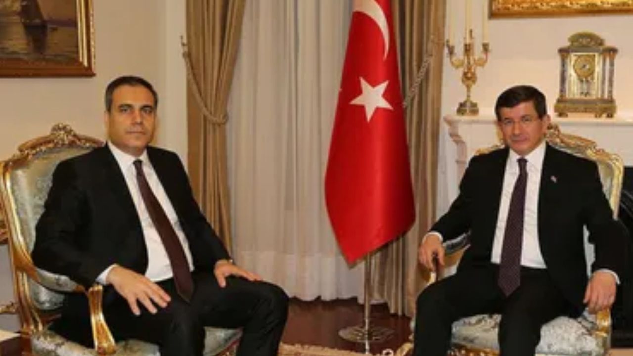 Ahmet Davutoğlu’dan Hakan Fidan ve Selçuk Bayraktar’a övgüler