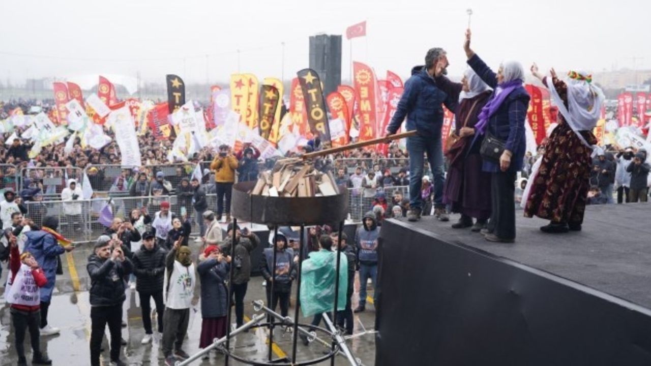 İstanbul, İzmir, Ankara ve Van başta olmak üzere birçok yerde Newroz kutlandı; Çok sayıda gözaltı var