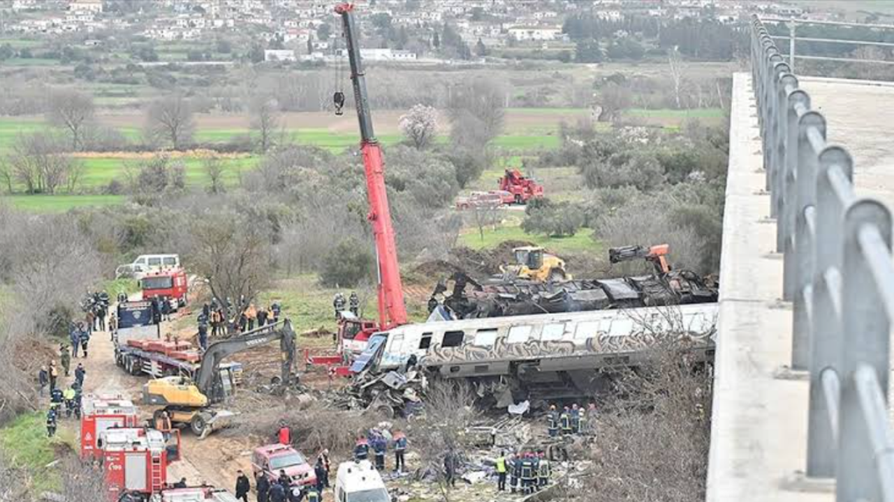Yunanistan'da tren kazası: Ulaştırma Bakanı Karamanlis istifa etti