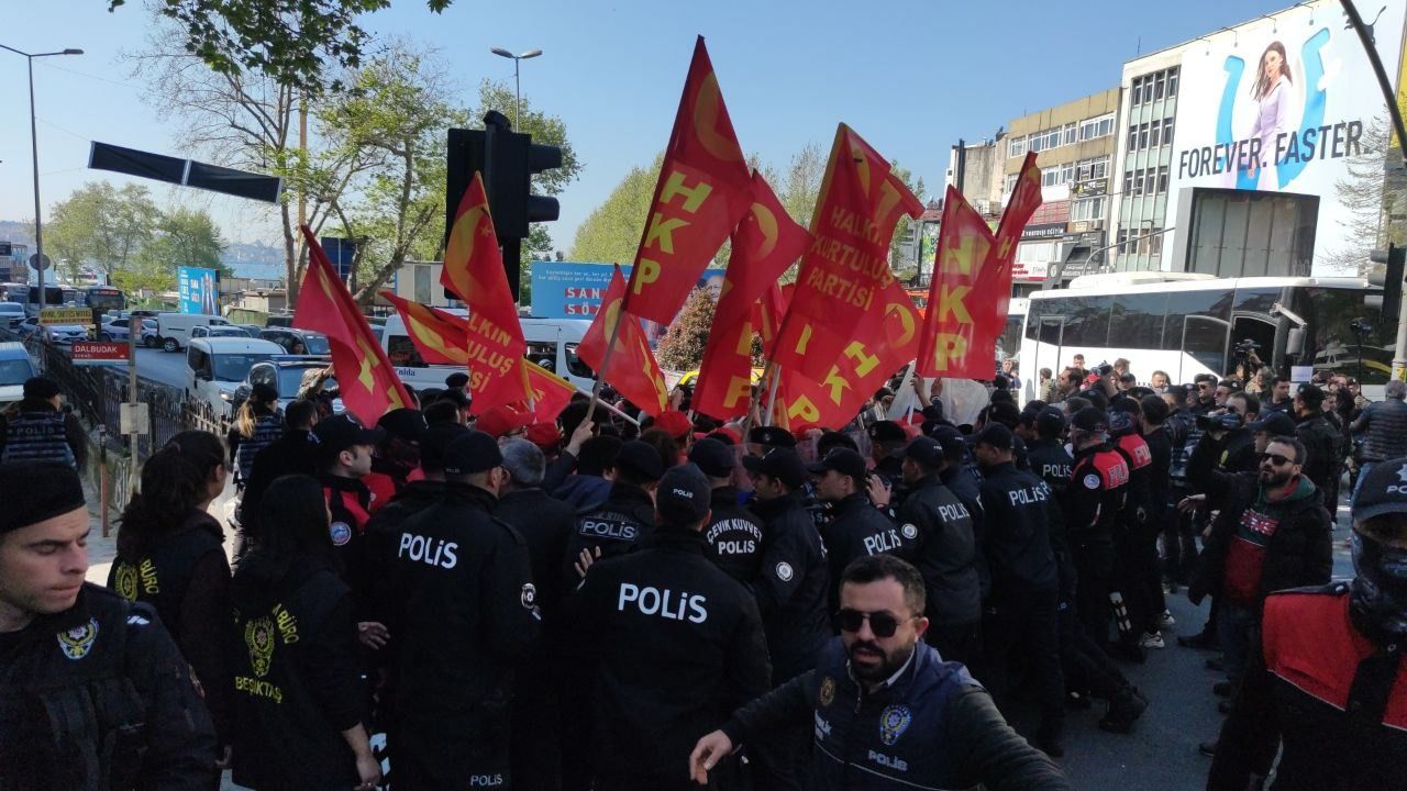1 Mayıs için Taksim’e yürümek isteyen HKP’liler gözaltına alındı