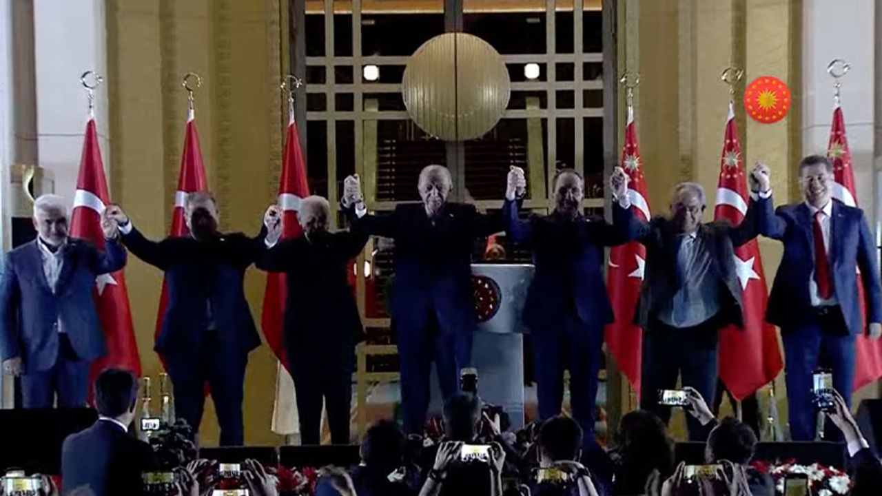 Erdoğan balkona ittifak ortaklarıyla birlikte çıktı: Bahçeli, Yapıcıoğlu ve Oğan aynı karede