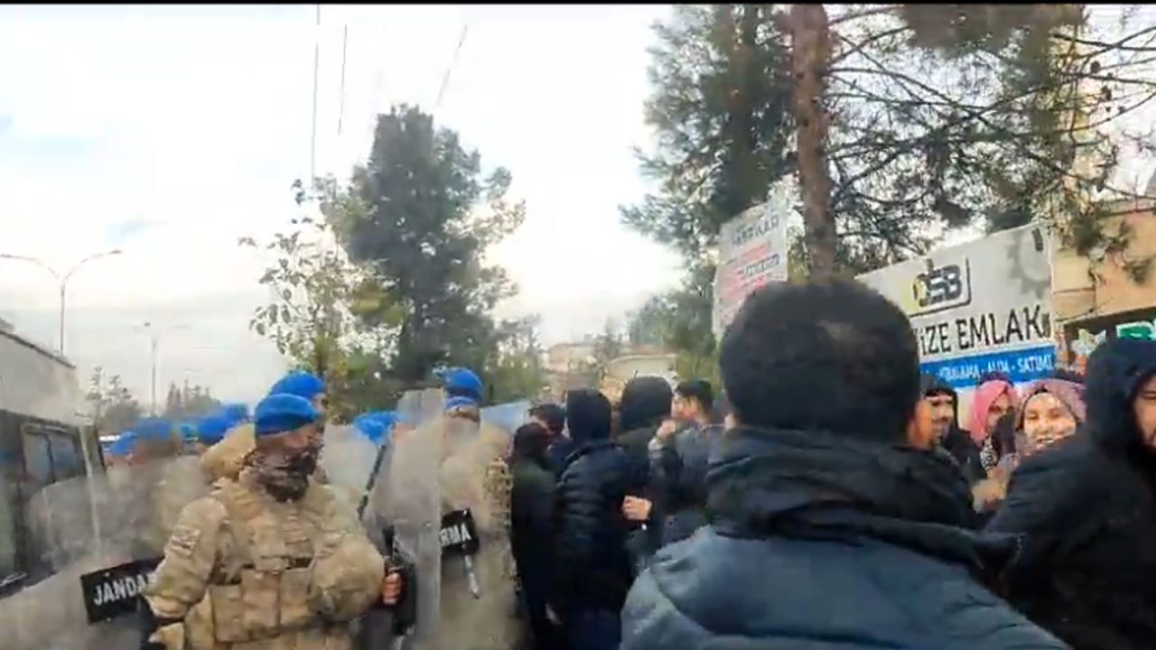 Eylemin 15, gününde Özak tekstil işçilerine polis müdahalesi: Çok sayıda işçi gözaltına alındı