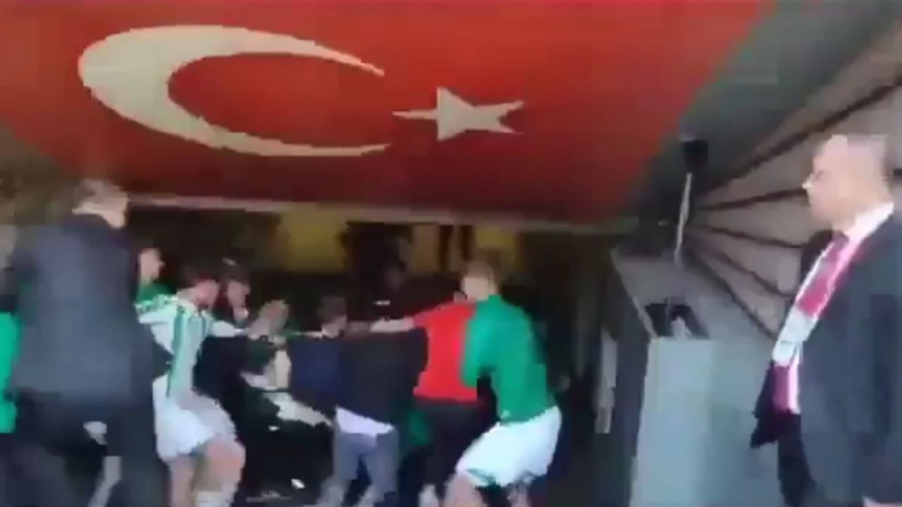 Diyarbekirspor, Bursa’da uğradıkları ırkçı saldırıya ilişkin açıklama yaptı: Bursa emniyetine teşekkür ederiz