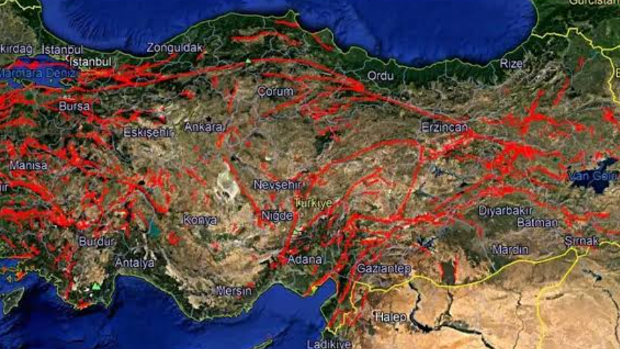 Uzmanından 'Marmara depremi'ne ilişkin korkutan açıklama: '2000 yıllık suskun fay uyandı mı?'
