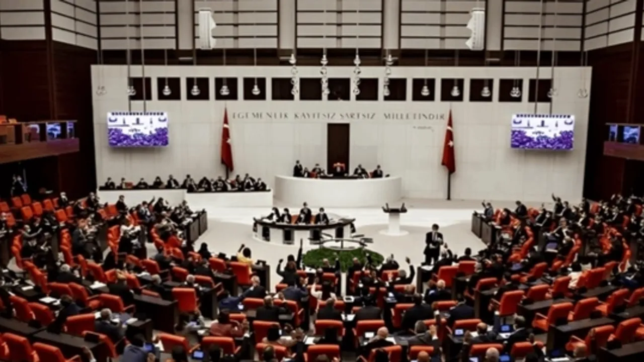 CHP, Meclisi olağanüstü toplantıya çağırdı