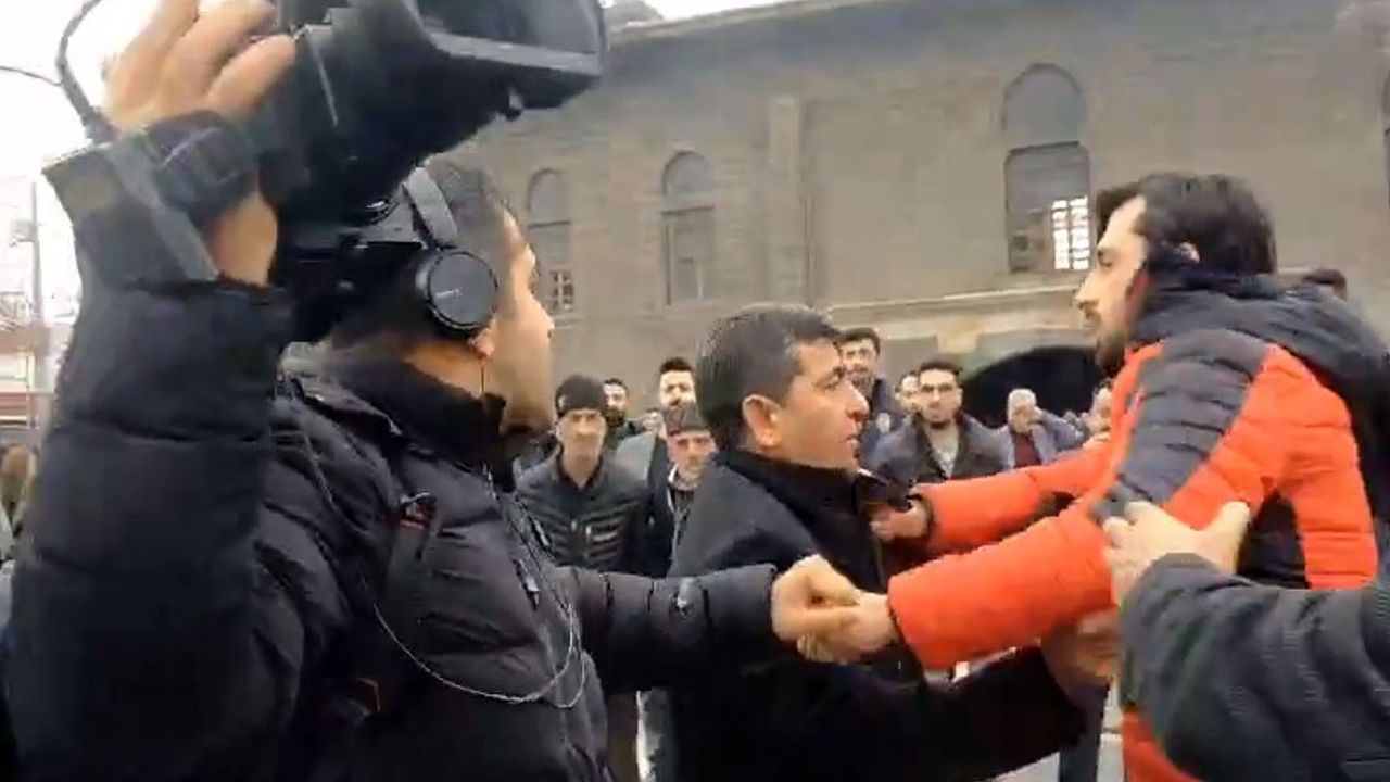 Diyarbakır’da gazeteciye saldırı: Burası Türkiye Cumhuriyeti burada Kürtçe konuşamasınız