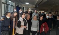 Takipli hasta sayısını azaltmadığı için açığa alınan profesöre hastaları sahip çıktı