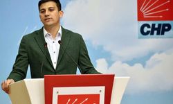 CHP, oy kullanacak gençler için “Demokrasi Bileti” kampanyasını sürdürüyor