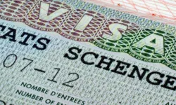 Yurtdışına gitmek isteyenlerin Schengen vizesi başvuruları  yoğunluktan dolayı durduruldu
