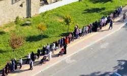 Diyarbakır’da yüzlerce kişi ucuz et için kuyruk oluşturdu