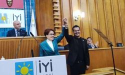 Meral Akşener şarkıcı Hakan Peker’e rozet taktı ve adaylığını ilan etti