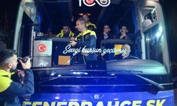 Süper Kupa krizinden sonra İstanbul’a dönen Fenerbahçe ve Galatasaray’ı taraftarlar karşıladı