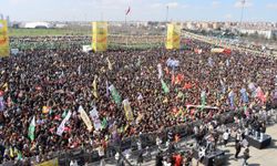 İstanbul’da 10 binlerce kişi Newroz için Yenikapı’ya aktı