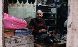 Van’da Ermeni bir ustadan öğrendiği ayakkabıcılığı 42 yıldır Diyarbakır Sur’da sürdüren Emin Usta: Herkes göç etti