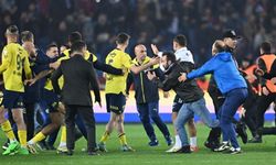 Trabzon’da yüzlerce kişinin sahaya girerek Fenerbahçeli futbolculara saldırdığı maçın cezaları belli oldu