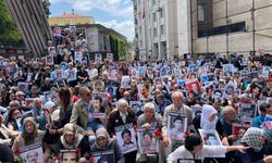 Cumartesi Anneleri'ne 1000'inci haftada Galatasaray Meydanı’nda binler eşlik etti
