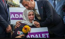 Özgür Özel Emine Şenyaşar'ı ziyaret etti