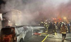 Esenyurt' ta kundaklama olayı: 8 araç ve işyeri alev alev yandı