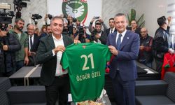 Özgür Özel Amedspor’u ziyaret etti: Normalleşme Amedspor ile başlamalı