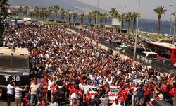 Grevdeki binlerce işçiden yürüyüş