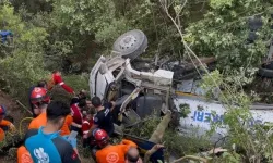 Orman yangınına müdahale eden su tankeri uçuruma yuvarlandı: 3 kişi hayatını kaybetti