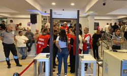 Buca’da belediye işçilerinin işgal eylemi 2’nci gününde: Alacaklarımız ödenene kadar çıkmıyoruz