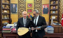 Yavuz Bingöl, Devlet Bahçeli’ye bağlamasını hediye etti