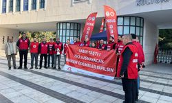 İzBB işçilerinin alacakları için başlattığı oturma eylemi 2’nci gününde