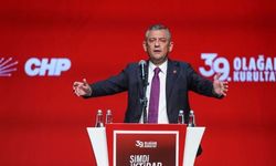 Özgür Özel, geçerli oyların tamamını alarak yeniden CHP Genel Başkanı seçildi