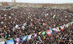 Binlerce kişi Newroz Parkı’nda: Gündem ‘kayyum’ ve özgürlük talepleri