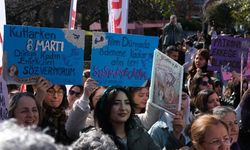 Kadınlar 8 Mart’ta Kadıköy’de yürüdü: “Yoksulluğa, şiddete ve savaşa karşı isyandayız”