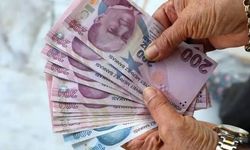 Emeklilerin bayram ikramiyesi hesaplara yatıyor