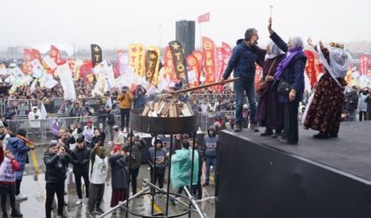 İstanbul, İzmir, Ankara ve Van başta olmak üzere birçok yerde Newroz kutlandı; Çok sayıda gözaltı var