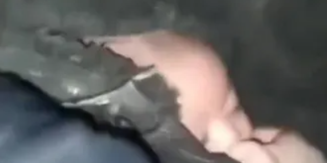 48 saat sonra kurtarılan 2 aylık bebek enkazdan parmağını emerek çıktı