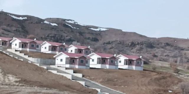 Elazığ depremi sonrası evlerin yapımı bitmeden konteynerler depremzedelerden alınıp başka depremzedelere verildi