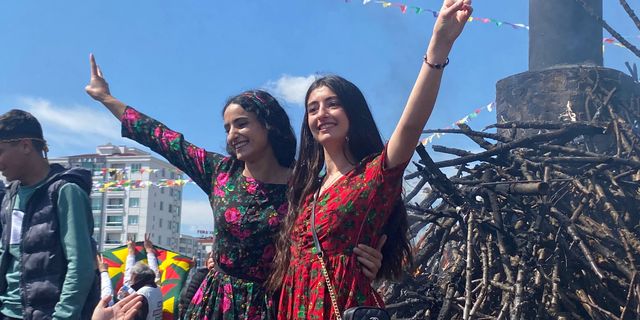 Newroz on binlerin katılımıyla kutlandı: Diyarbakır değişim için hazır