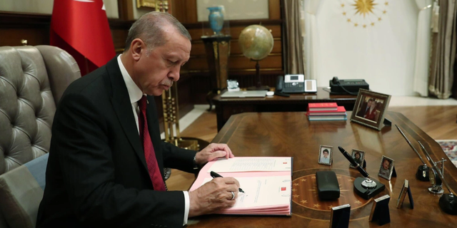 Resmi Gazete'de yayımlandı: Erdoğan'dan gece yarısı çok sayıda atama ve görevden alma!